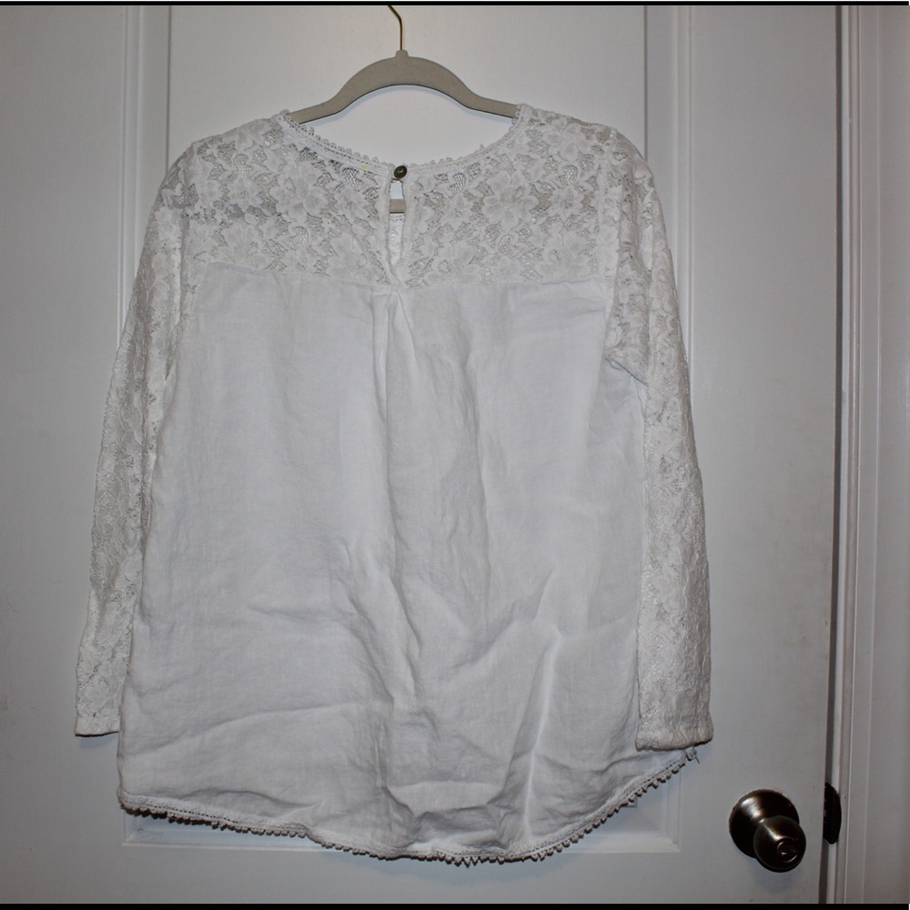 White blouse - Picture 2 of 3